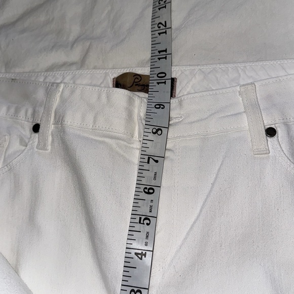 Paige White Roxie Capri Jean - Picture 7 of 11